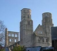 Jumieges, Abbatiale Notre-Dame, Facade occidentale avec son Westwerk (2)